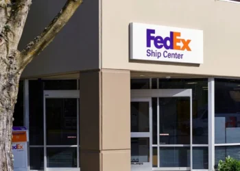 Fedex office storefront logistics automation.webp.webp