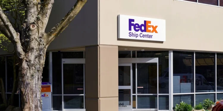 Fedex office storefront logistics automation.webp.webp