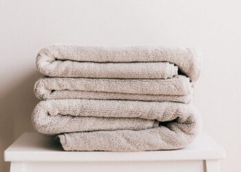 Folded towels 4210372 card.jpg