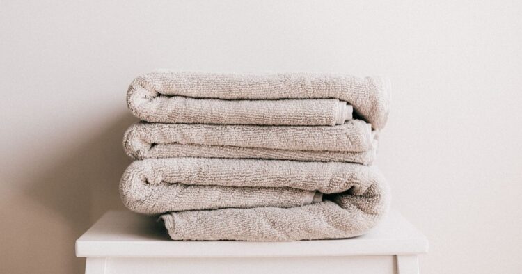 Folded towels 4210372 card.jpg
